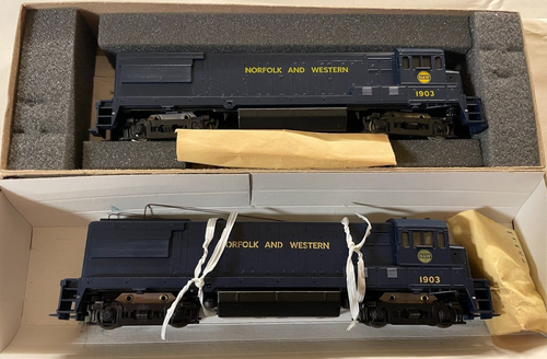 Athearn HO - U28B Diesel Locomotive - Norfolk & Western #1903 - A-B Set - Picture 1 of 2