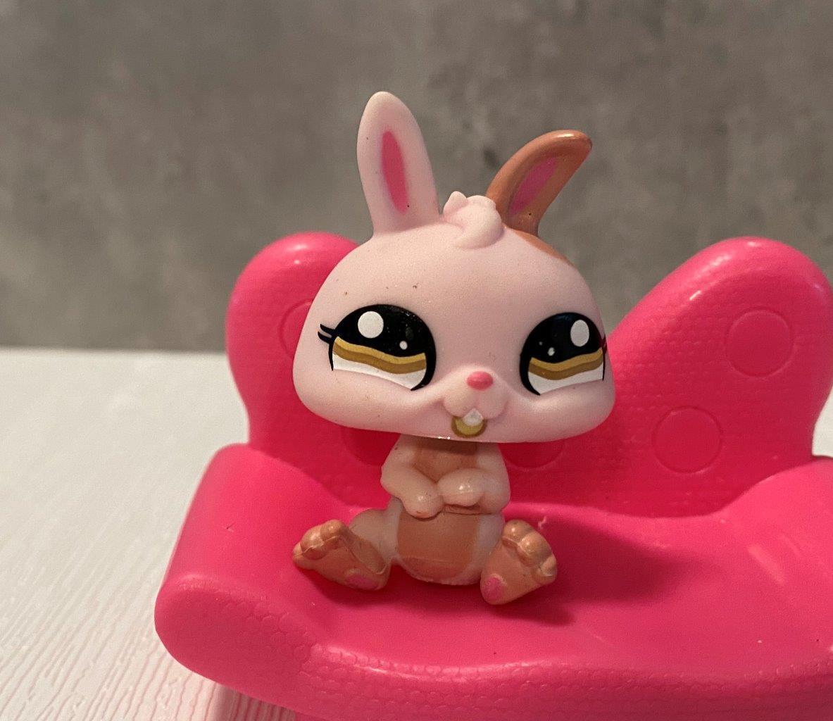 Littlest Pet Shop #1366 Bunny Rabbit LPS Brown Eyes Short