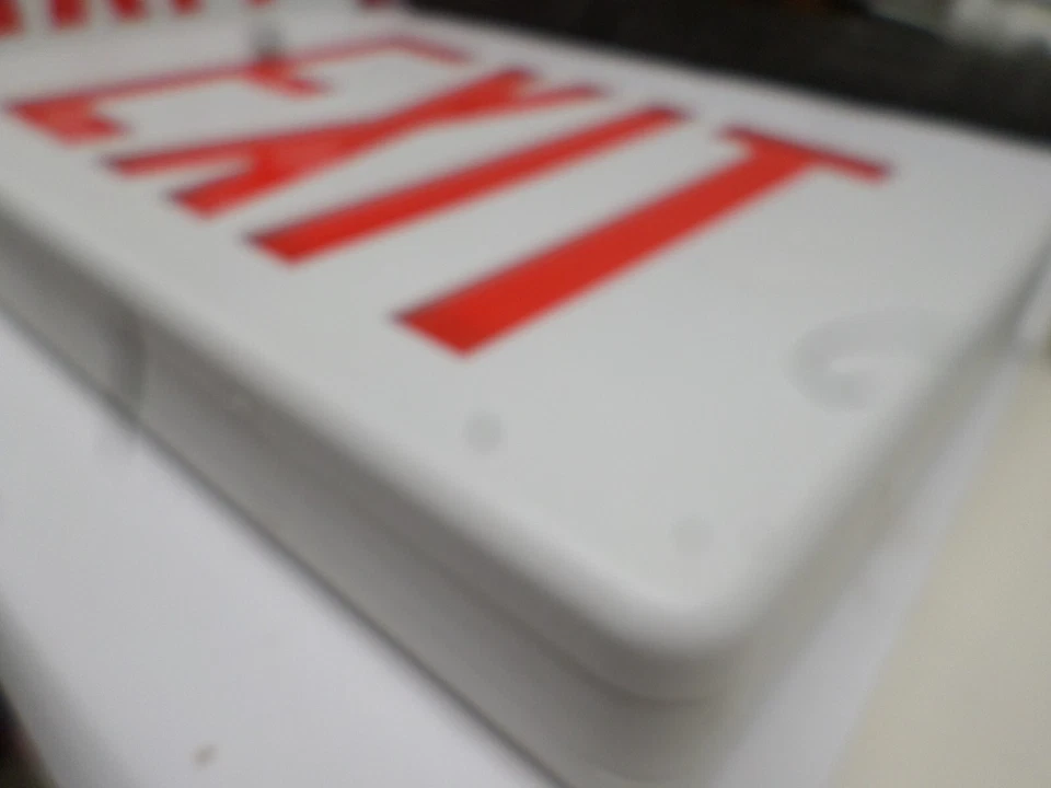 Luz de salida LED roja Crescent Universal SP serie Eclipse 2001 NOS CPRW32E Foto 4 de 4