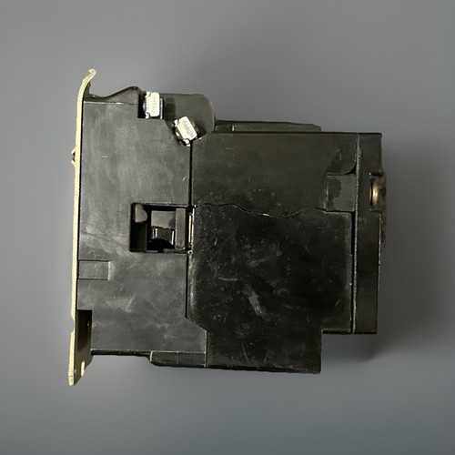🔴Square D 8536 SBG1 CP1Y2 Taille 0 115/230VAC ; 600V Max Contacteur !!️ Fissuré - Photo 5/6