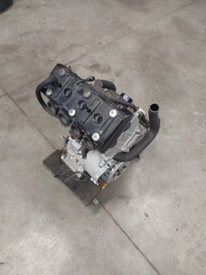 06-07 MOTOR COMPLETO SUZUKI GSXR600 GSXR-600 (PARA PIEZAS) (MILLAS DESCONOCIDAS) Foto 2 de 4