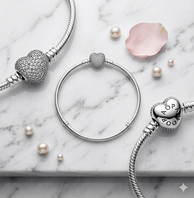 Authentic PANDORA Bracelet Moments Sparkling PAVE HEART & Snake