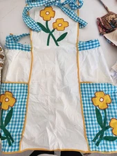 Vintage Womans Aprons Lot of 4