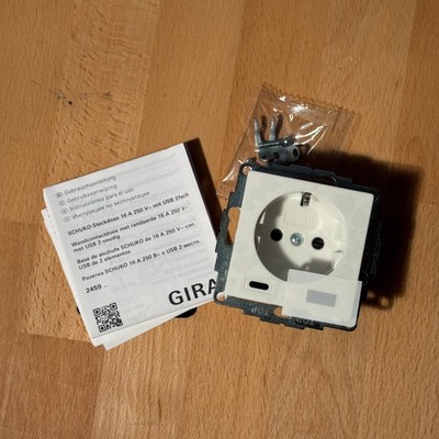 Gira 2459 03 SCHUKO socket USB power supply A + usb C system 55 pure white gloss