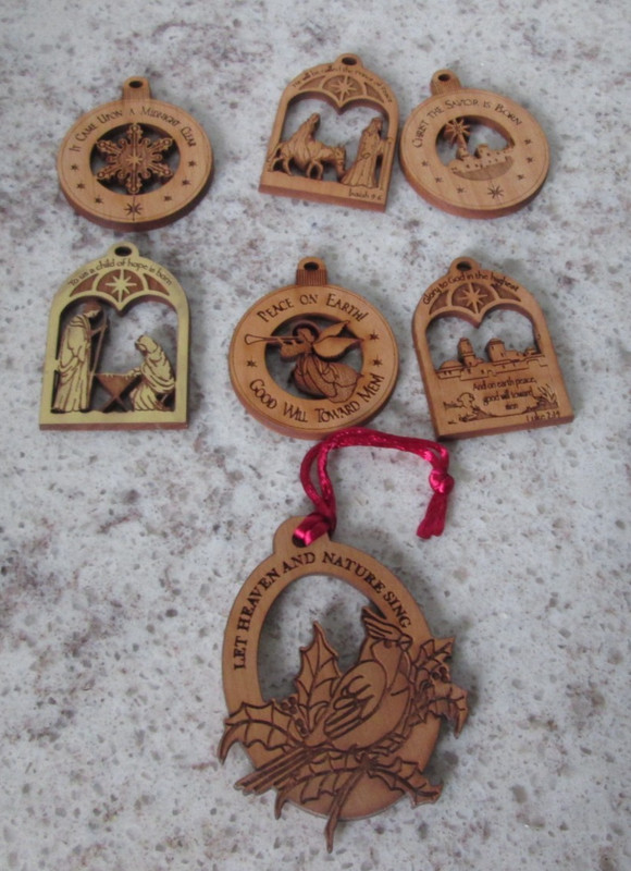 7 Wood Christmas ornaments German?