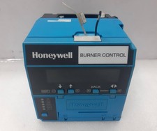 Honeywell EC7890B1010 Burner Control With S7800A 1142 Display Module With R7847