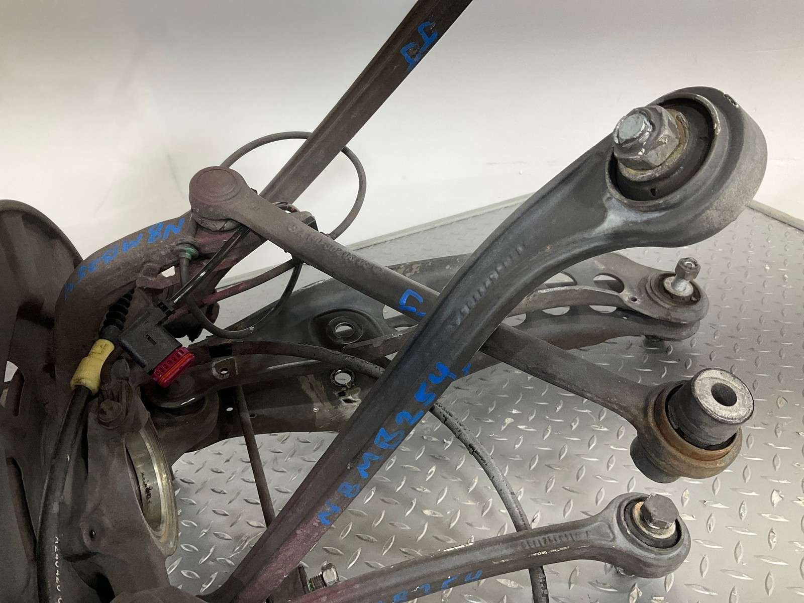 Maybach 57 2008 REAR+LEFT Steering knuckle