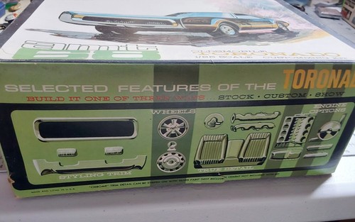 AMT Boxed 1:25 1968 Oldsmobile Toronado Model Kit No 6938-200 - Picture 3 of 11