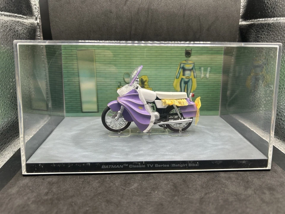 EAGLEMOSS BATMAN AUTOMOBILIA #33 CLASSIC TV BATGIRL BIKE & MAGAZINE - Image 2 of 4