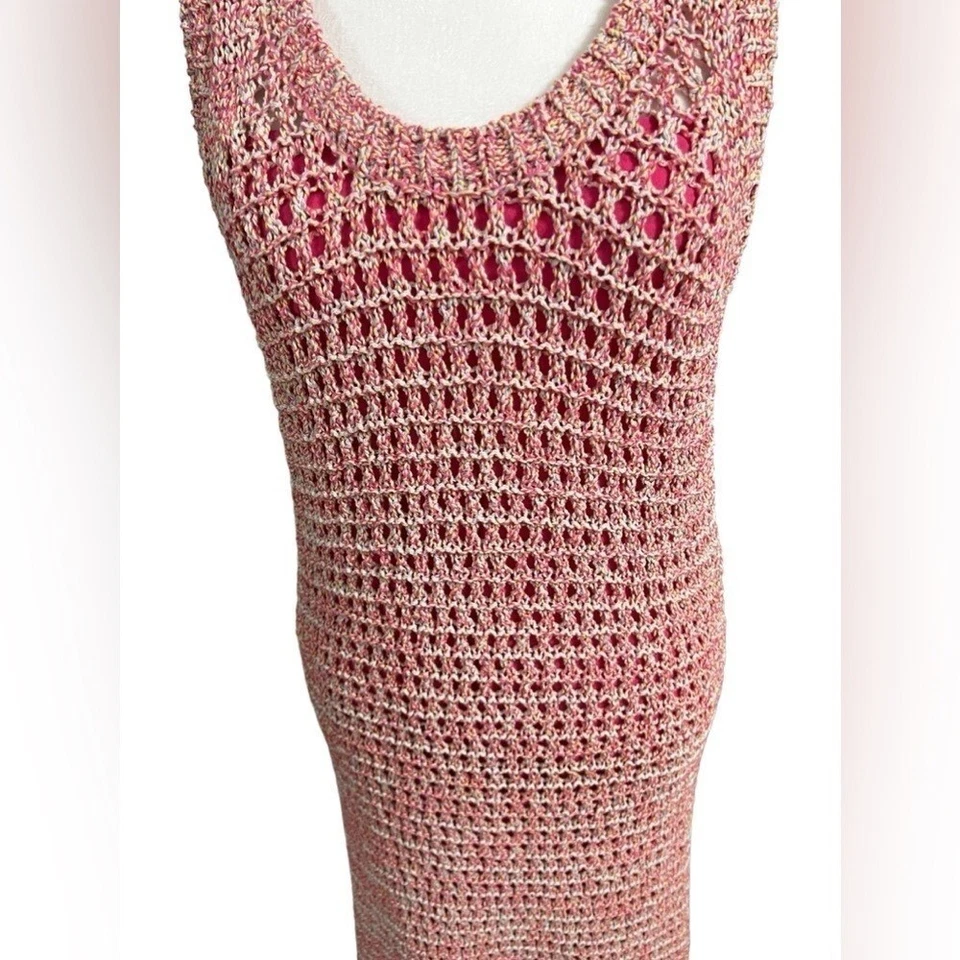 Vestido maxi DEREK LAM 10 CROSBY Eliana malha ilhós rosa branco médio - Imagem 3 de 4