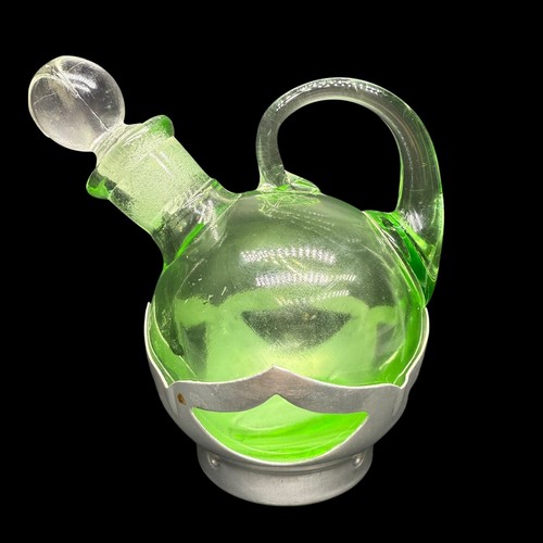 Aceite de vidrio verde vintage o vinagre jarra y coctelera manijas base de metal SIN BRILLO - Imagen 2 de 24