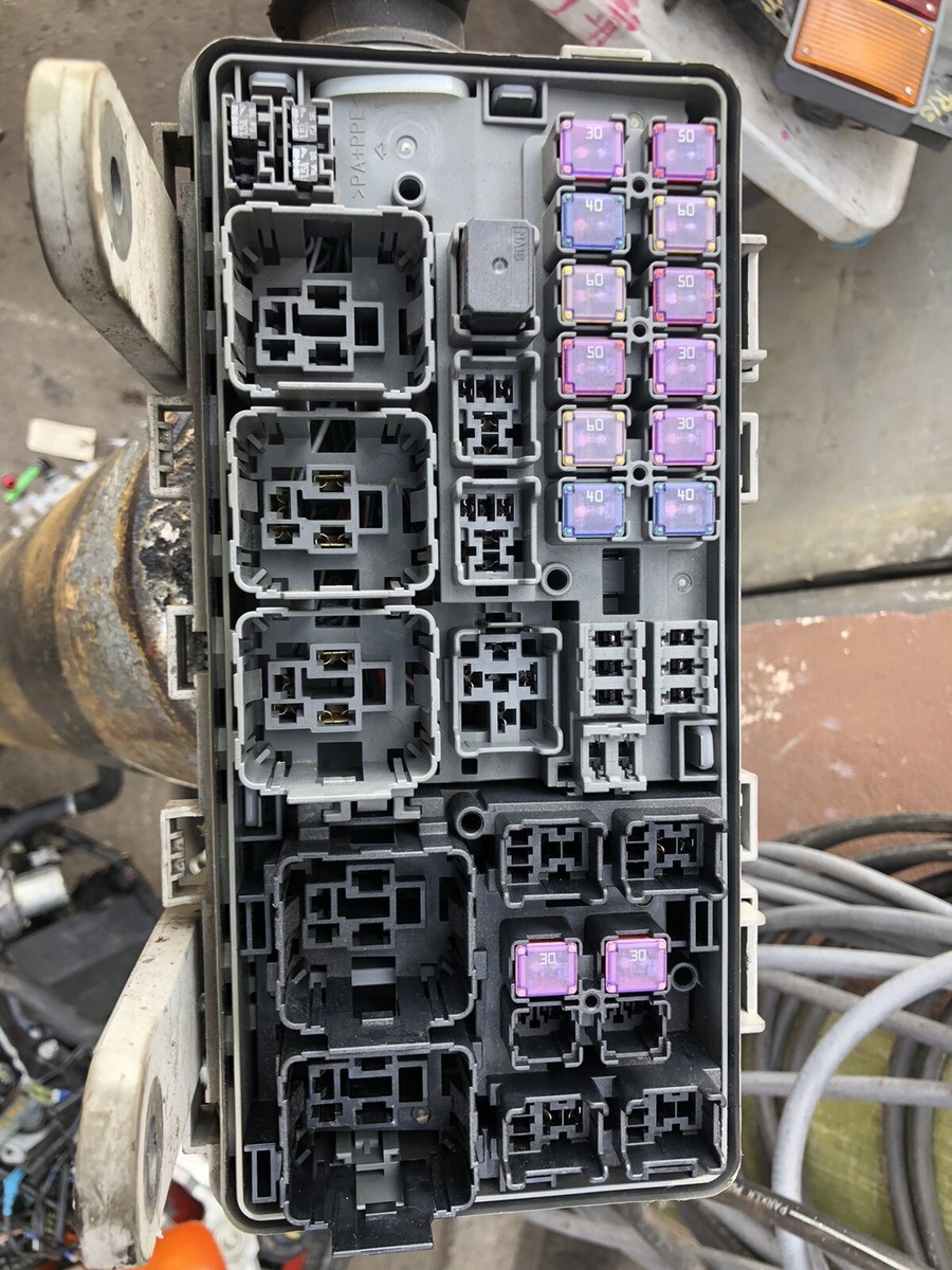 13 14 15 ISUZU NPR W4500 W5500 FUSE BOX COMPLETE TESTED GOOD SEE