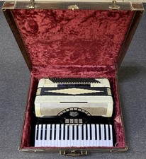 Matusek Dutchess Accordion  with Case hard Italy
