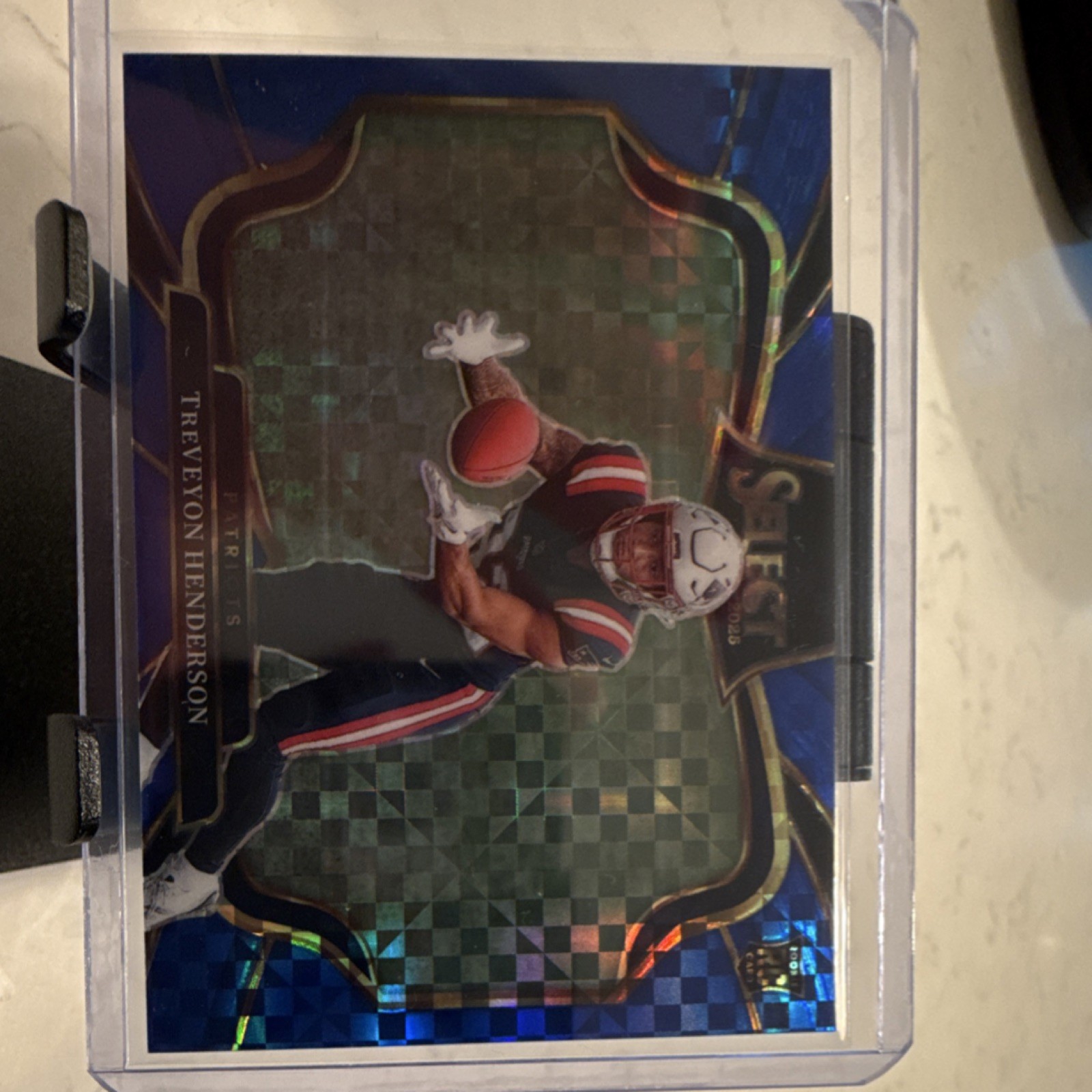 2025 Panini Select Blue Prizm Field Level Treveyon Henderson #478 /75 Patriots
