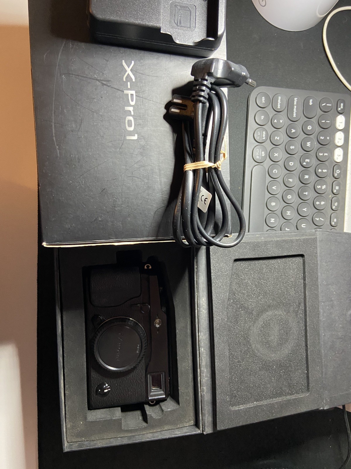 Fuji X-Pro1 16.30 million pixel mirrorless digital camera body