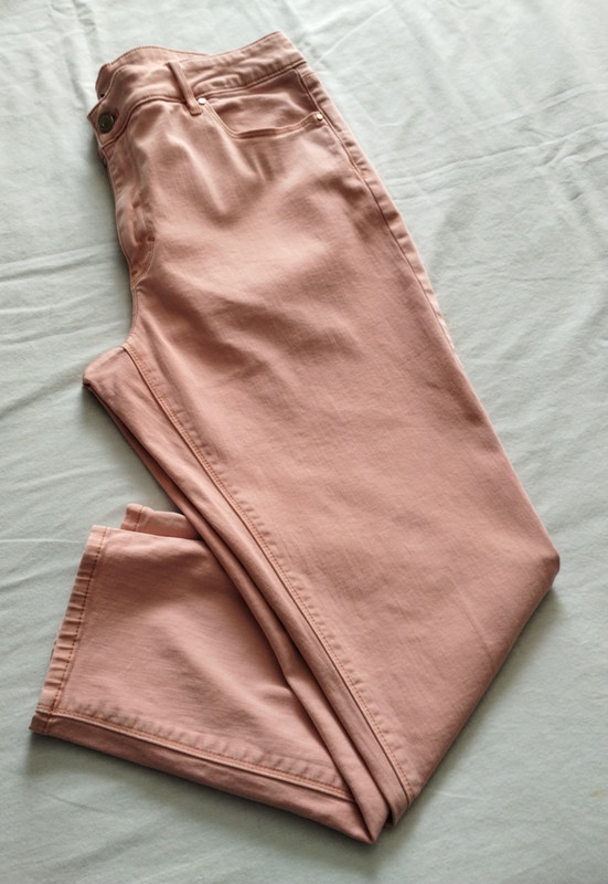 WHITE HOUSE BLACK MARKET Light Pink "SKINNY CROP" Jeans Sz 14 (25.5 Inseam)