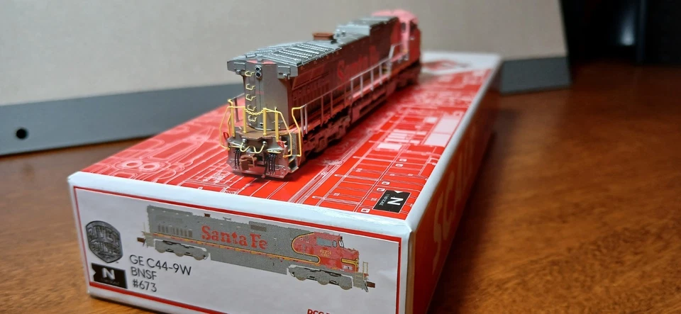 N Scale - Scale Trains GE C44-9W BNSF DCC 21 pin installed - Image 3 of 4