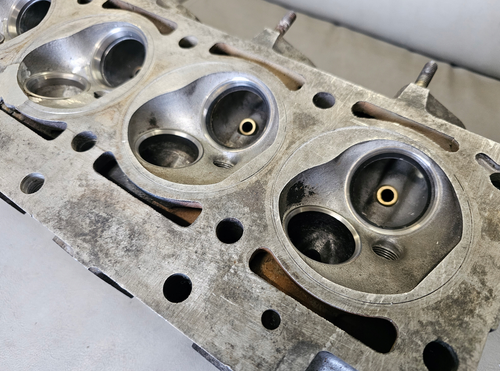 GŁOWICA CYLINDER HEAD Zylinderkopfe  BMW M30 E3 E9 E12 E24 12500199 11121250017 - Zdjęcie 6 z 6