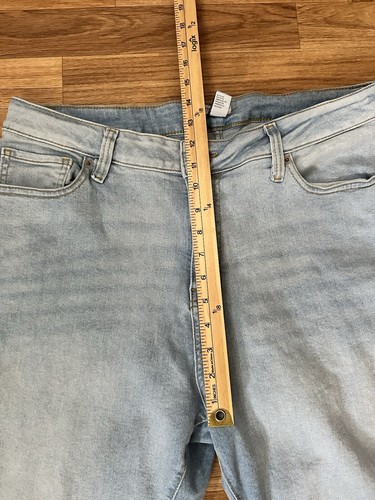 Forever21 Womens Tapered Skinny Jeans Size 14 Distressed Light Wash Casual Denim - Picture 7 of 8