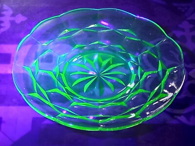 Eda glasbruk serving plate made of uranium glass, Sweden 1930-50s. D-24cm.