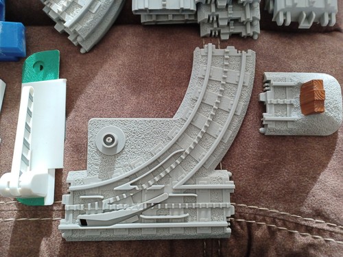 Trackmaster GrayTrack Lot 24 Stück Thomas & Friends Risers SignsHillsStraight - Bild 5 von 6