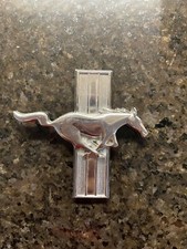 FORD MUSTANG HORSE EMBLEM SIDE PLATE C4ZB-16C229 RH RIGHT FACING