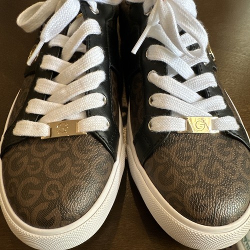 Zapatilla deportiva G by Guess Los Angeles para mujer marrón con logotipo con cordones punta redonda talla 7,5 usada en excelente estado - Imagen 8 de 15