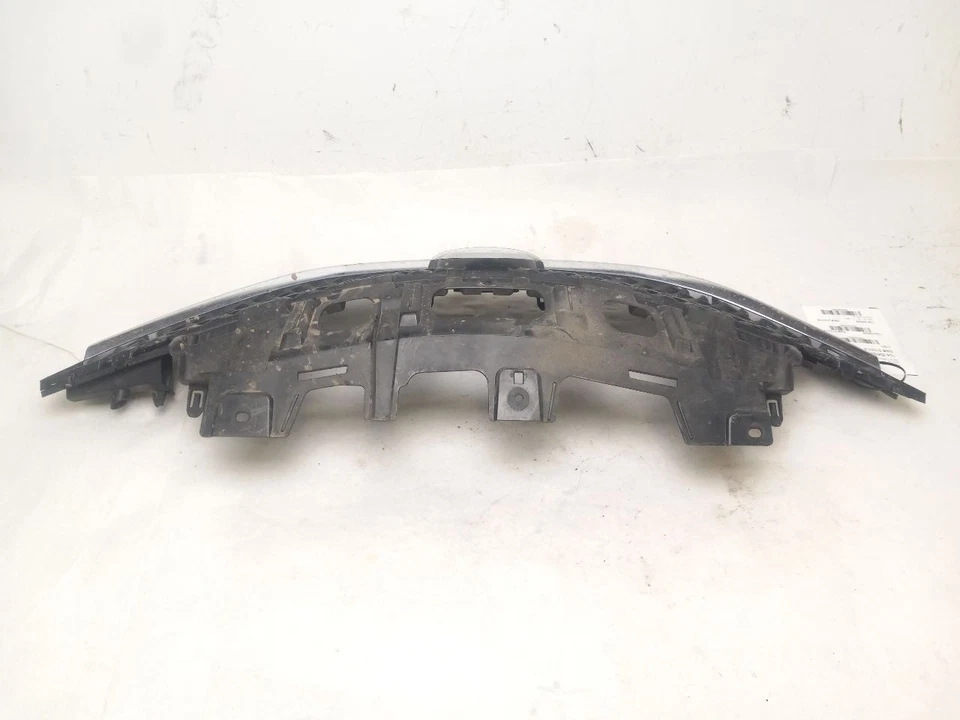 REJILLA DELANTERA para Nissan Versa 2015 - 2016 OEM Foto 4 de 4