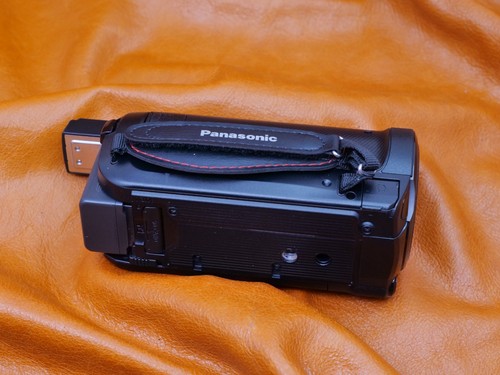 #2047 Panasonic HC-VX870 4K Camcorder - Picture 8 of 13