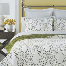 Reversible 3-Piece Green Embroidery Cotton Quilt Set - King Size  Shams