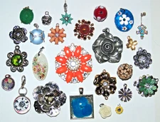 ALL FLOWERS Floral Charm/Pendant Lot of 25 Vintage-Mod Craft Jewelry Design