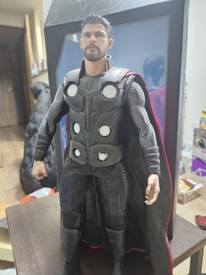 Hot Toys Avengers Infinity War MMS474 Thor 1/6 Scale Collctible