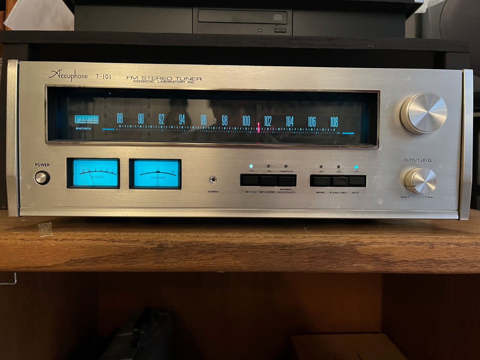 Accuphase T-101 vintage audio equipment - eBay listing photo 1