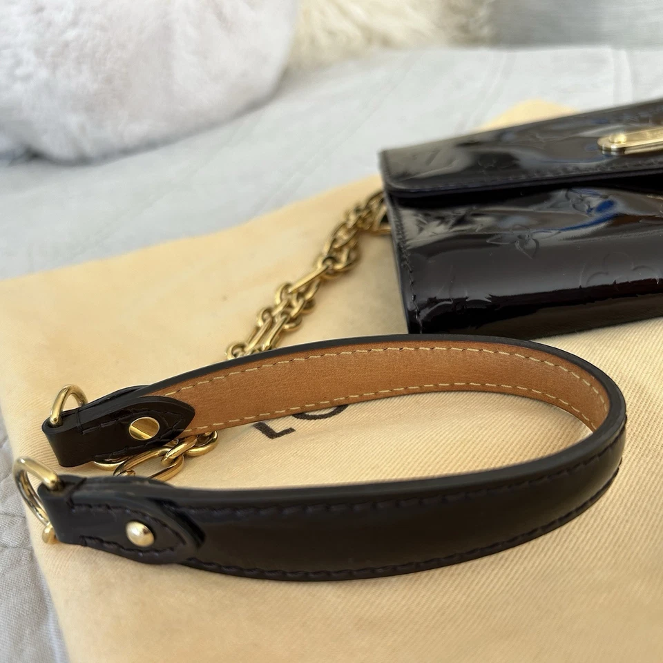 Bolso Louis Vuitton Amarante Monograma Vernis Bel Air Pochette Foto 3 de 4