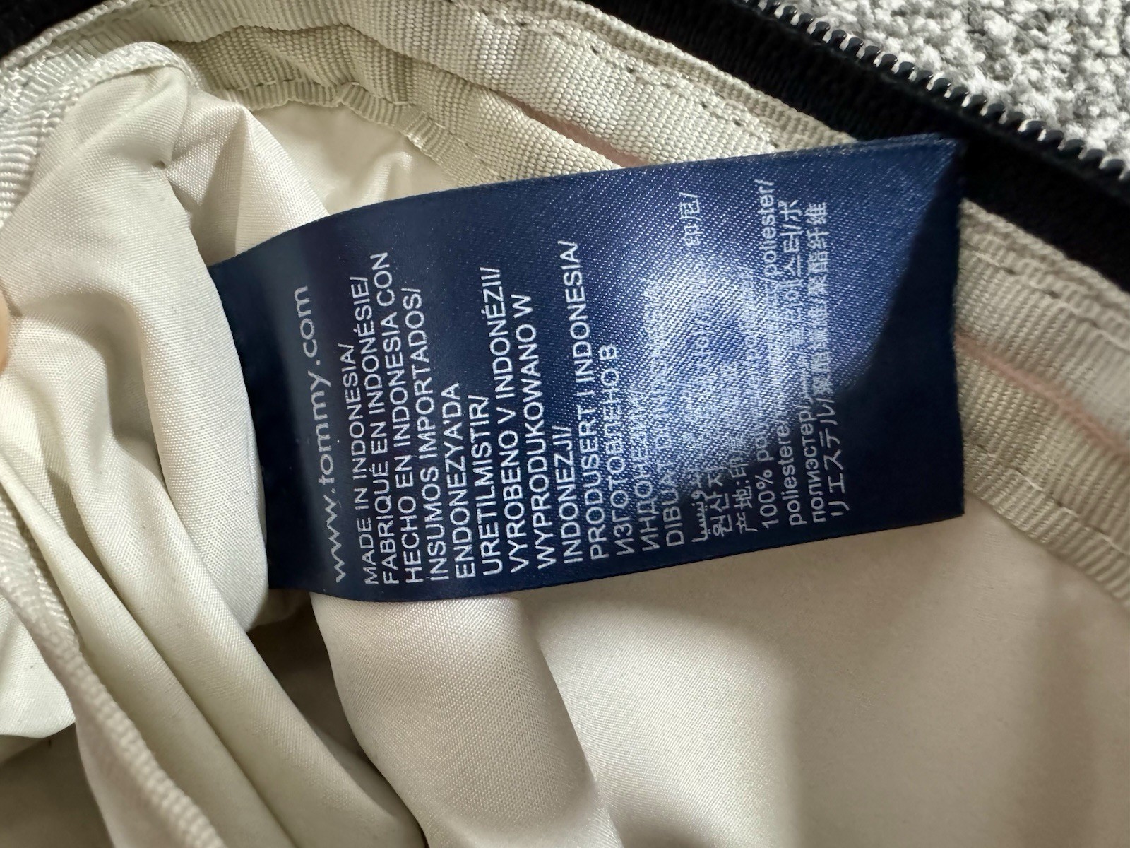 Tommy Jeans essential cross body bag image 10