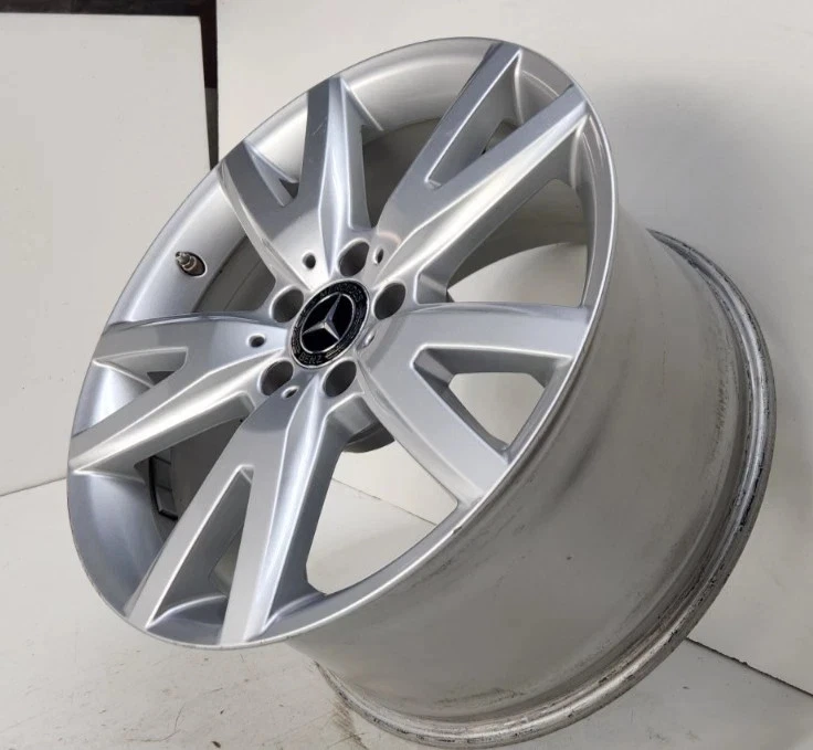 Llanta Mercedes Benz CLS550 AMG 2012-2018 18x8,5 delantera 5 radios dobles con tapa OEM Foto 2 de 4