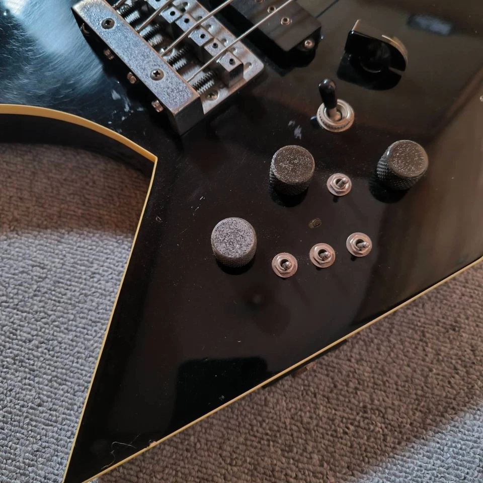 B.C. Rich Warlock Electric Bass Black Neck-through Made In Japan Vintage - Image 4 of 4