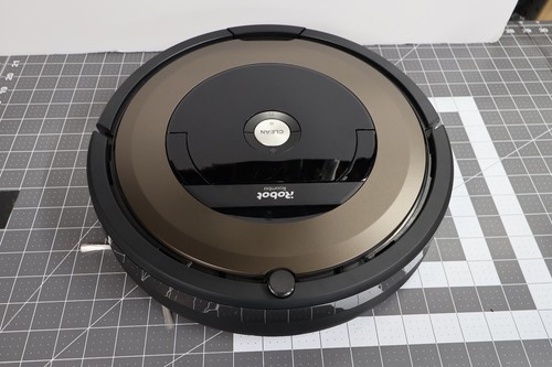 iRobot Roomba 890 Robot Vacuum Powers On Error 9 Parts Repair No Dock
