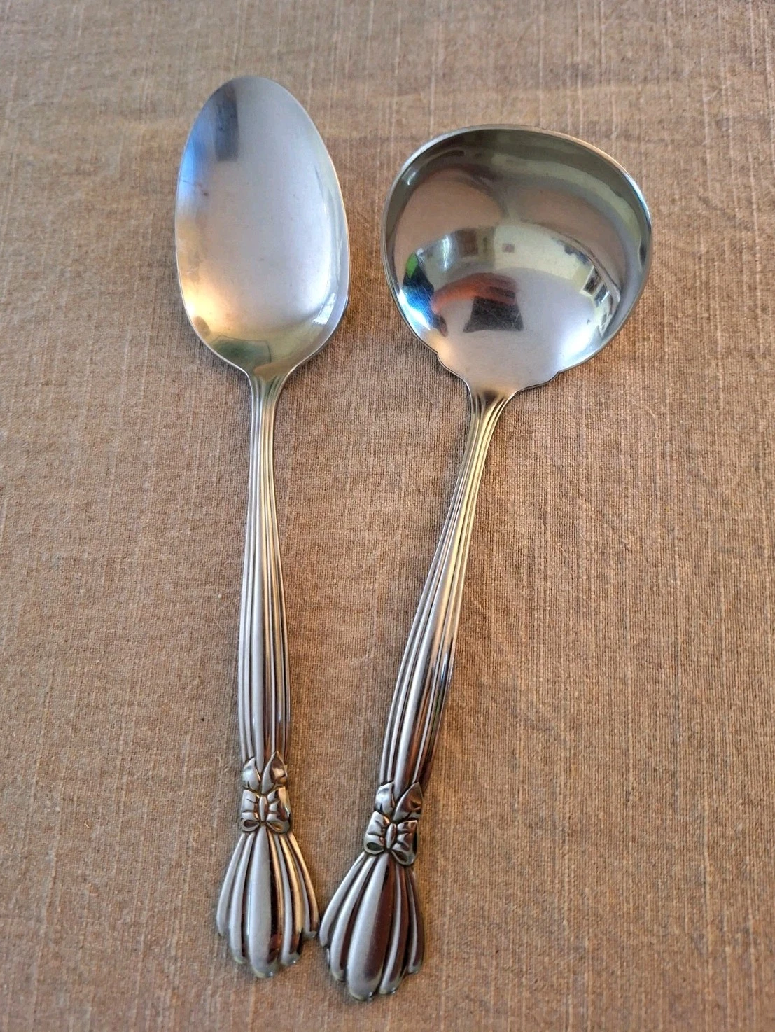 Oneida Deluxe ALEXIS Stainless Gravy Ladle & Serving Tablespoon Hostess Lot of 2
