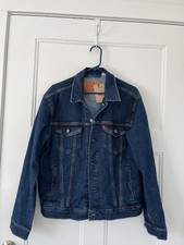 Levi  s Standard Trucker Blue Denim Jacket Stretch Men  s Medium NWT. Excellent