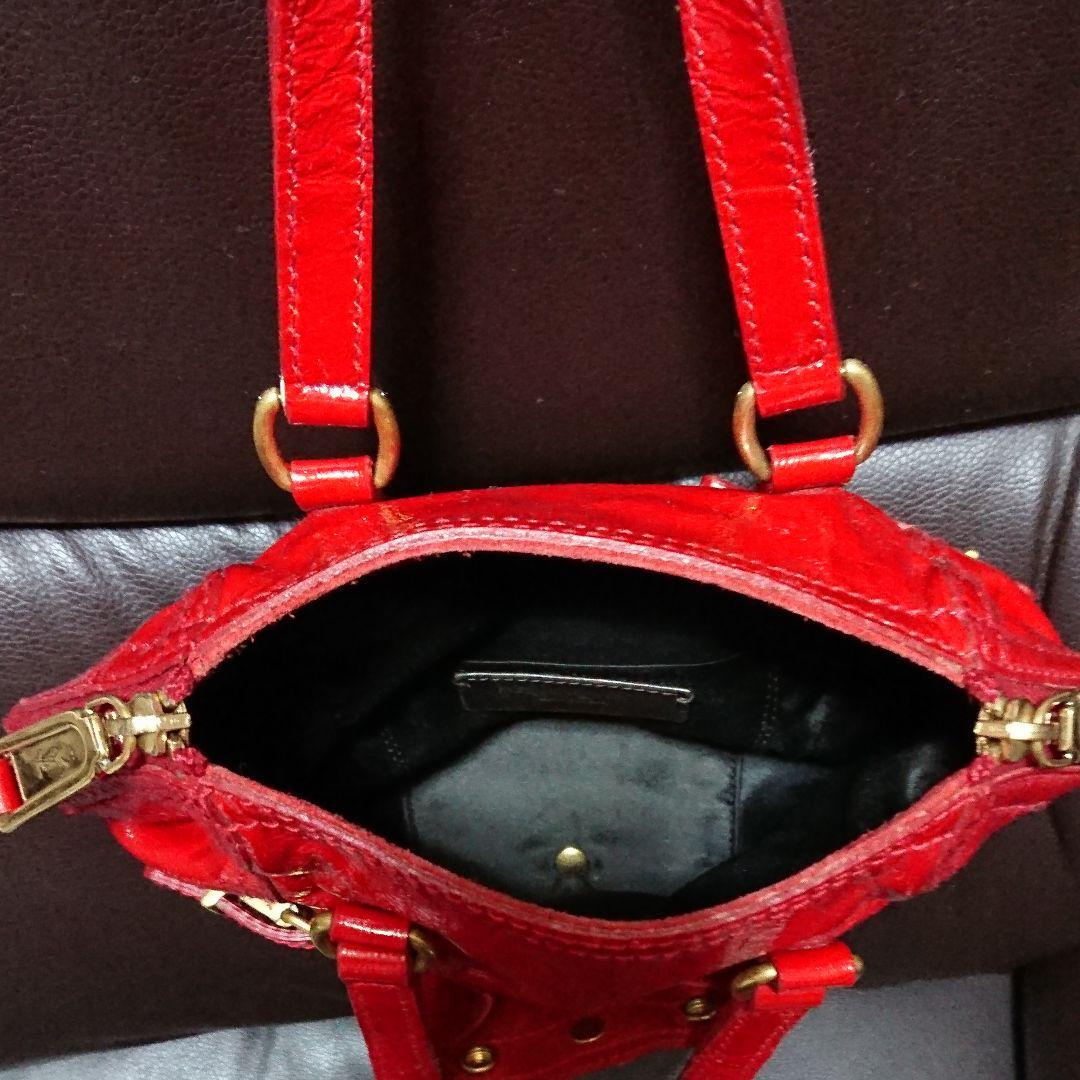Borsa Yves Saint Laurent Rive Gauche Down Town rossa in pelle verniciata con borsa portaoggetti