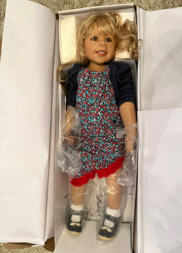 Masterpiece Gallery Ariel Monika Levenig Doll 40"  Limited Edition #025/100 Rare - Afbeelding 1 van 10