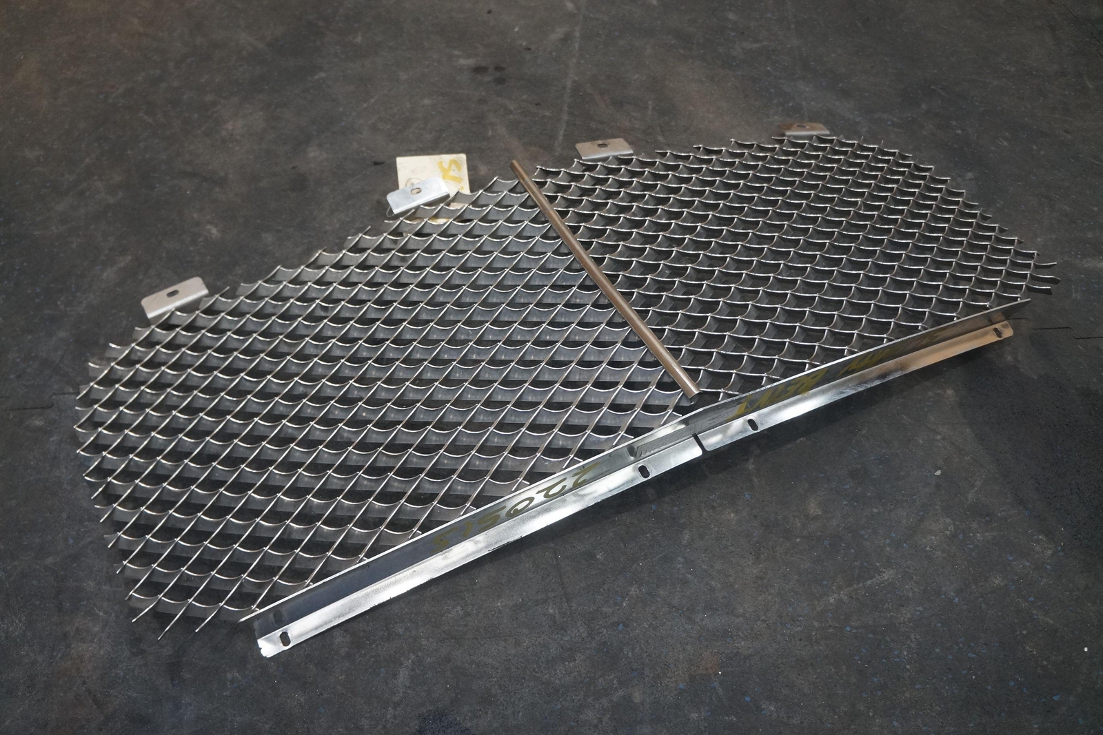 Front Radiator Grille Trim Grid 3Y0853683D OEM Bentley Mulsanne 2015 *NOTE*