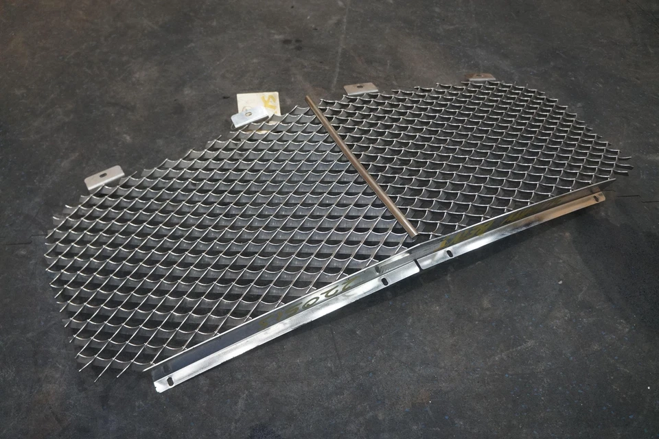 Rejilla de ajuste de la rejilla del radiador delantero 3Y0853683D OEM Bentley Mulsanne 2015 *NOTA* Foto 2 de 4