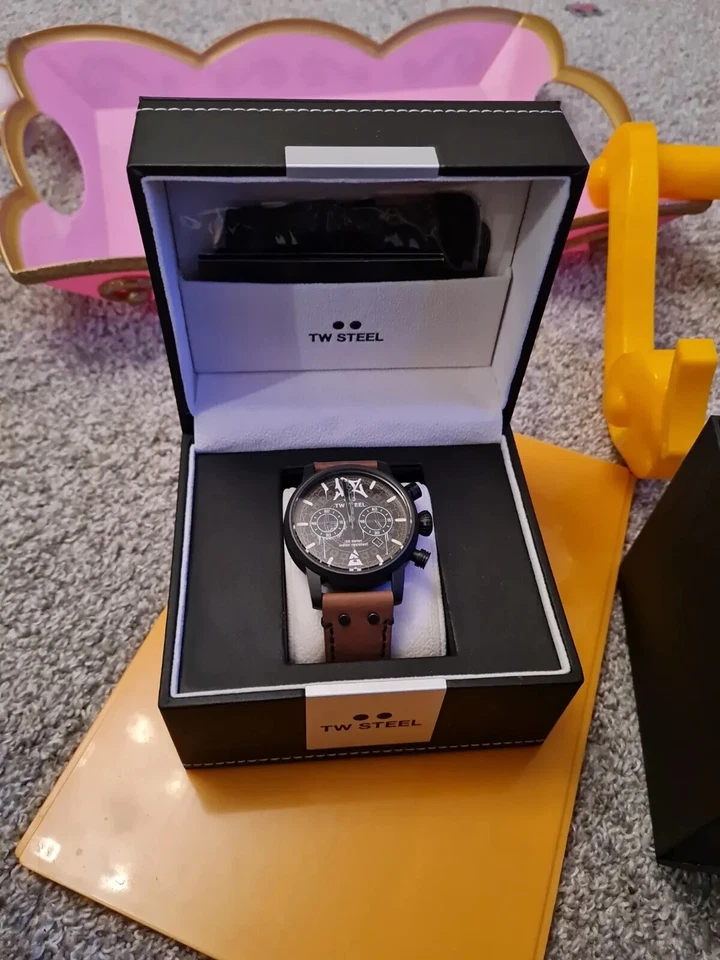 TW Steel MS98 Maverick 48 mm 10 ATM Foto 3 de 4