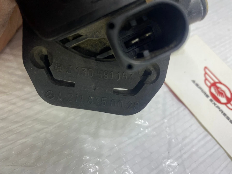 Bomba de agua auxiliar de refrigerante secundario Mercedes-Benz W211 E350 2003-2006 OEM Foto 3 de 4