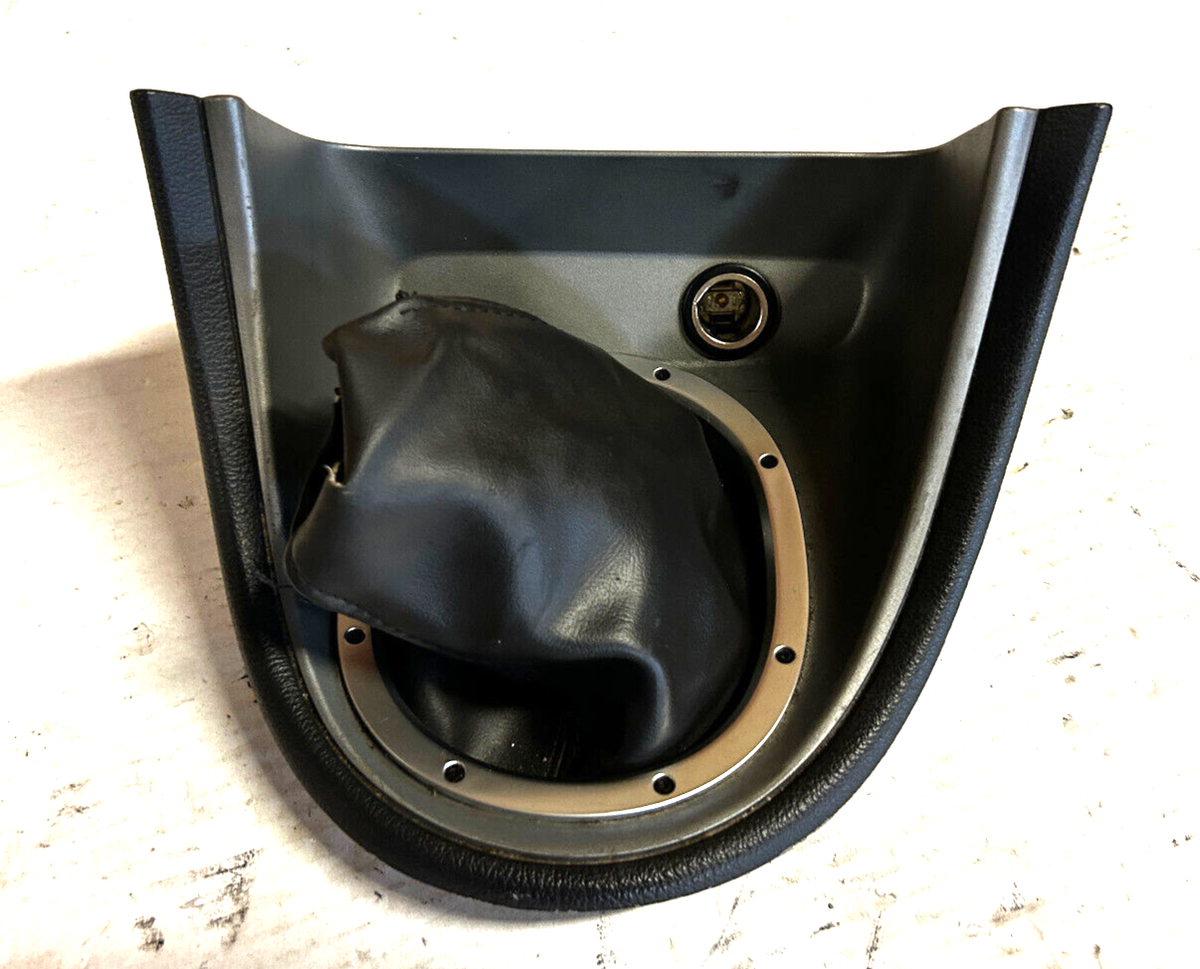 1999-04 FORD MUSTANG GT 5 Speed M/T Shift Boot SN95 3R33-63045B44
