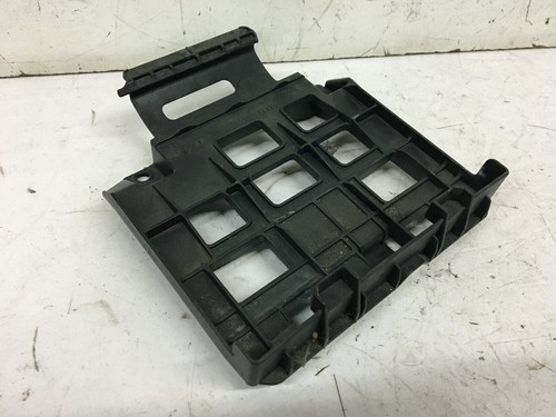 AUDI A3 8P 2008-12 UNTER MOTORHAUBE MOTORSTEUERUNG ECU HALTER HALTER 8P0906131