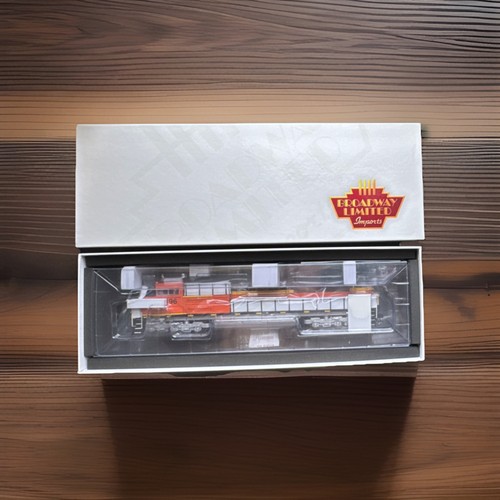 BLI 8700 HO EMD SD70ACe BNSF #9196 Stealth Series DCC Ready C-10 como nuevo OB | Condition: New