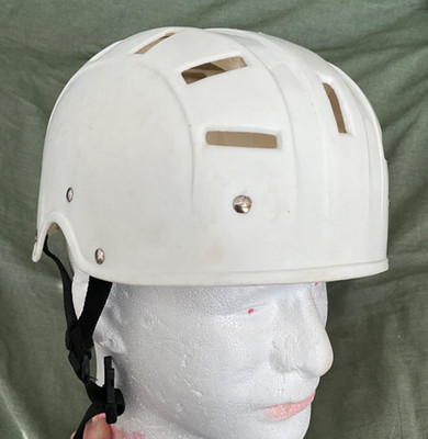 VINTAGE WHITE PLASTIC HELMET ADJUSTABLE (USED WEAR) UNBRANDED HOCKEY,LACROSSE?
